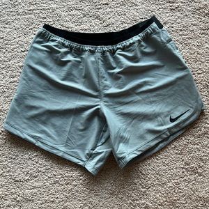 Nike Dri-Fit Yoga Shorts Size Large